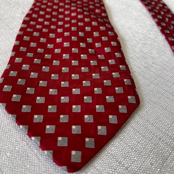 STAFFORD Men’s 100% Silk Tie. Red - Picture 8 of 8